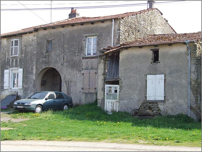 Ferme, élévation antérieure, ensemble trois quarts droit.