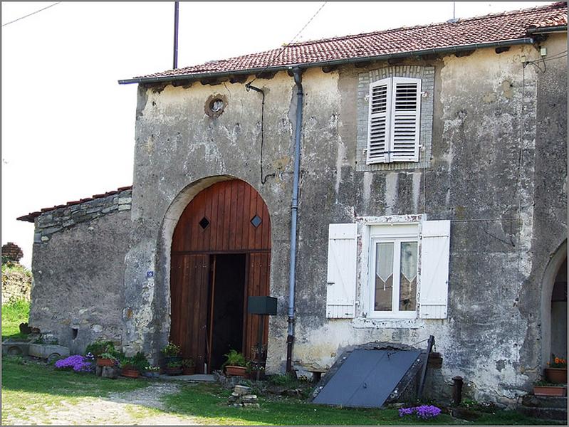 Ferme, élévation antérieure, ensemble trois quarts droit.