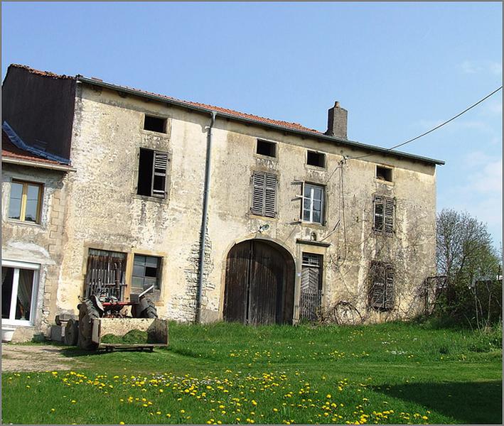 Ferme, élévation antérieure, ensemble trois quarts gauche.