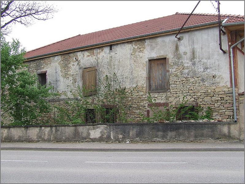 Château, partie gauche, ensemble trois quarts droit.
