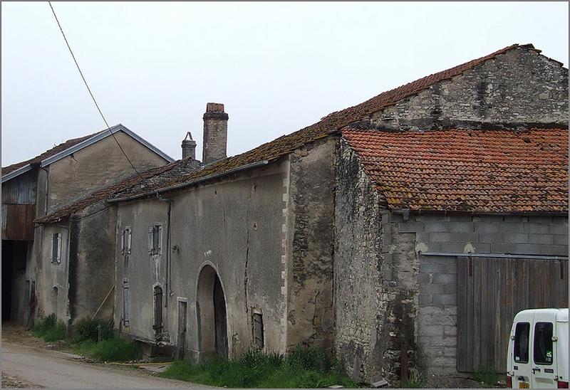Ferme, élévation antérieure, ensemble trois quarts droit.