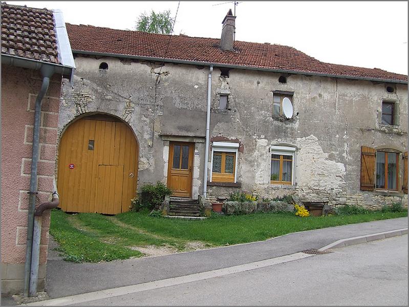 Ferme, élévation antérieure, ensemble trois quarts gauche.