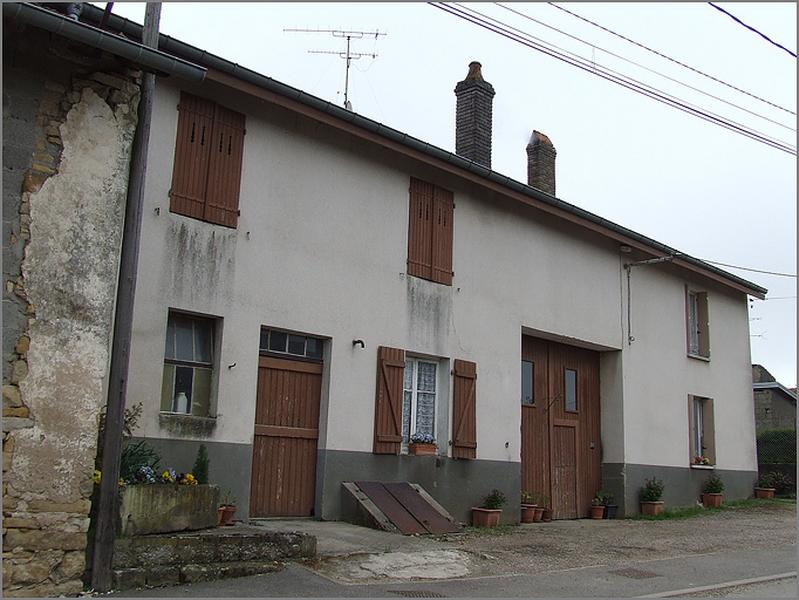 Ferme, élévation antérieure, ensemble trois quarts gauche.