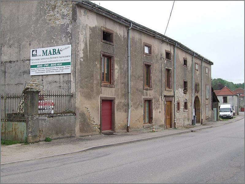 Ferme, élévation antérieure, ensemble trois quarts gauche.