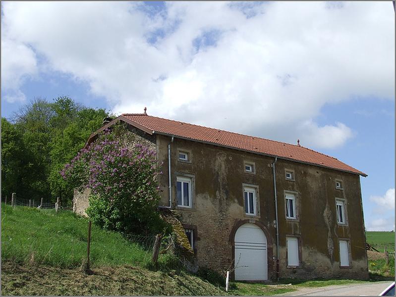 Ferme, élévation antérieure, ensemble trois quarts gauche.