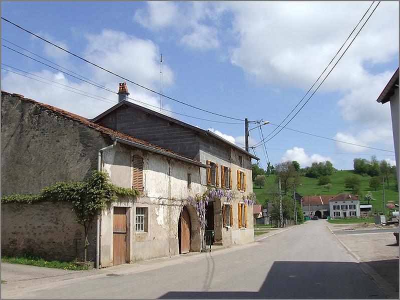 Ferme, élévation antérieure, ensemble trois quarts gauche.