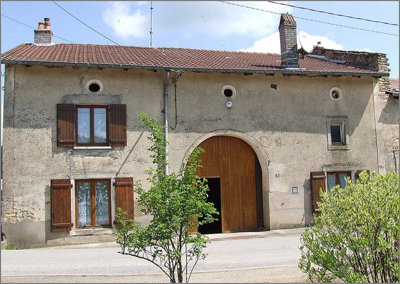 Ferme, élévation antérieure, ensemble trois quarts gauche.