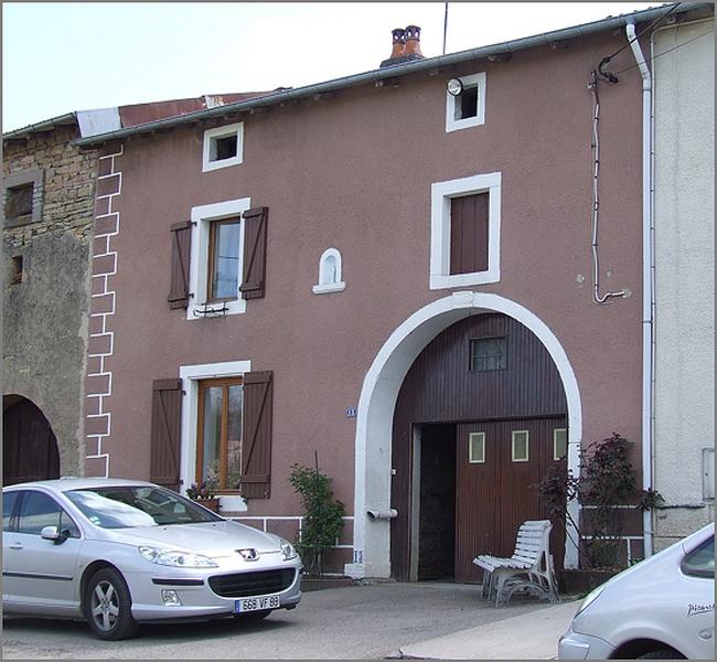 Ferme, élévation antérieure, ensemble trois quarts droit.