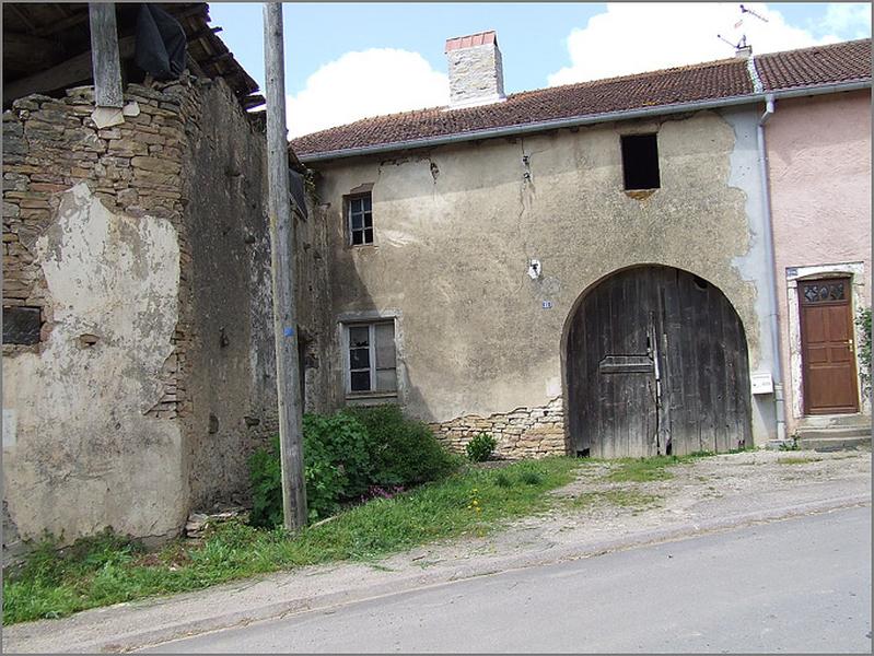 Ferme, élévation antérieure, ensemble trois quarts droit.