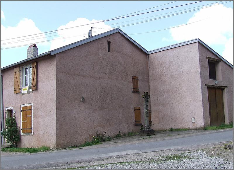 Ferme, élévation latérale droite, ensemble trois quarts droit.
