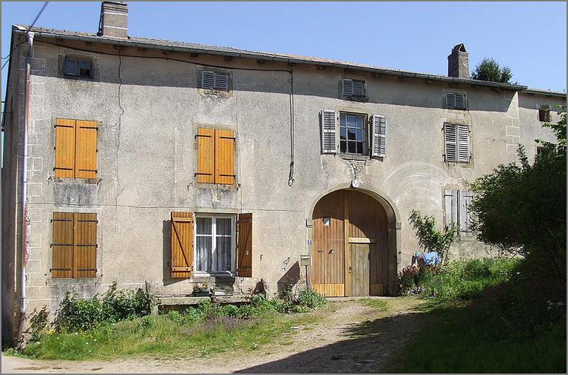 Ferme, élévation antérieure, ensemble trois quarts gauche.