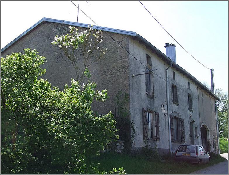 Ferme, élévation antérieure, ensemble trois quarts gauche.