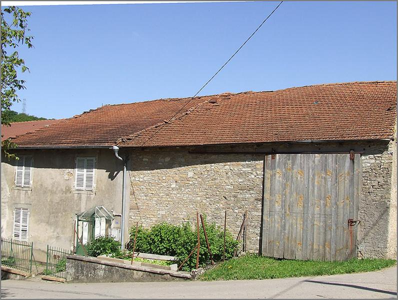 Ferme, élévation antérieure, ensemble trois quarts droit.