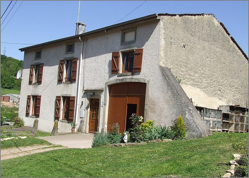 Ferme, élévation antérieure, ensemble trois quarts droit.