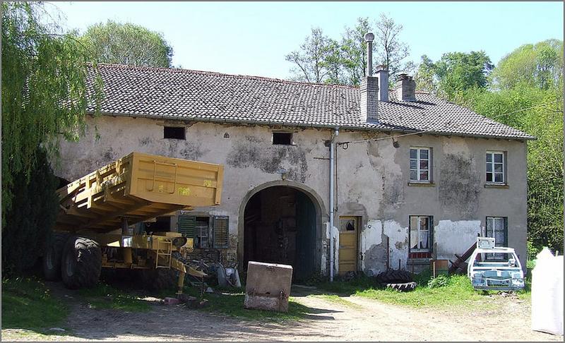Ferme, élévation antérieure, ensemble trois quarts gauche.