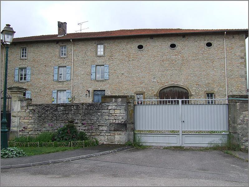 Ferme, élévation antérieure, ensemble trois quarts droit.