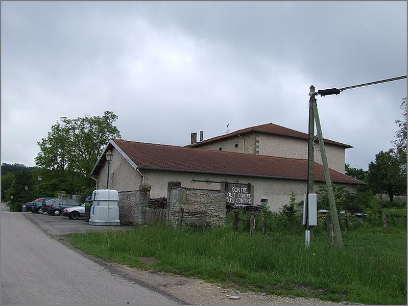 Ferme, élévation antérieure, ensemble trois quarts droit.