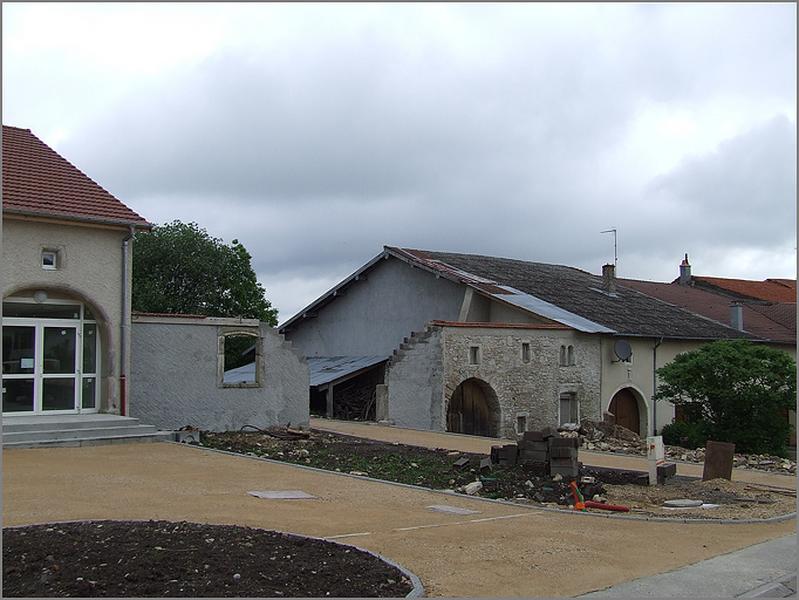 Ferme, élévation antérieure, ensemble trois quarts gauche.
