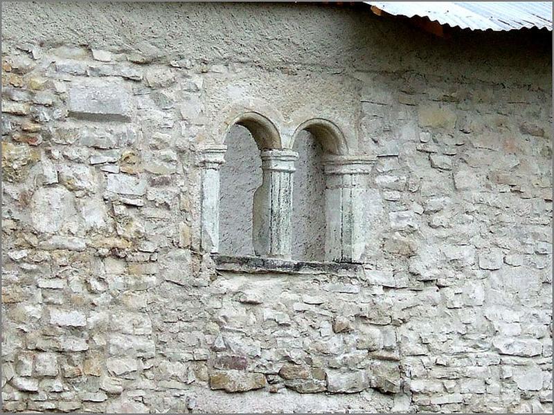 Ferme, élévation antérieure, baie jumelle, ensemble trois quarts gauche.