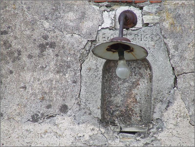 Ferme, élévation antérieure, niche datée 1669, ensemble face.