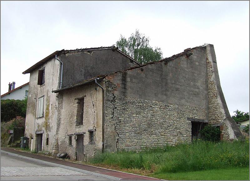 Maison de manouvrier, élévation antérieure, ensemble trois quarts droit.