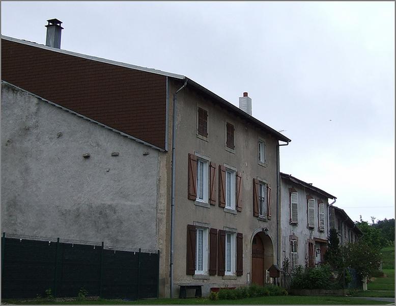 Ferme, élévation antérieure, ensemble trois quarts gauche.