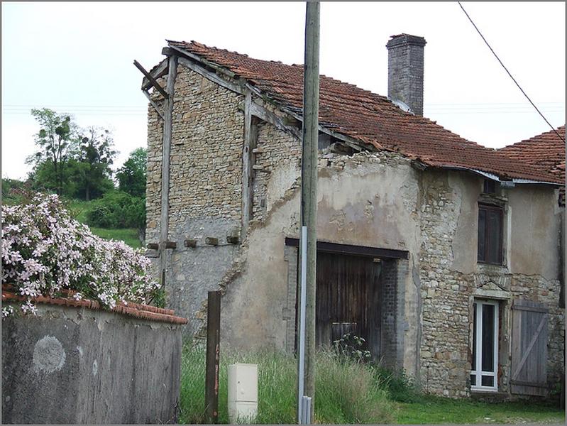 Ferme, ruine, élévation antérieure, ensemble trois quarts gauche.