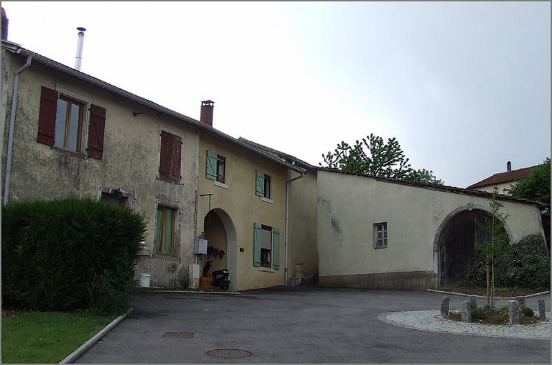 Ferme, élévation antérieure, ensemble trois quarts gauche.