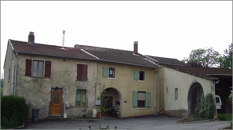 Ferme, élévation antérieure, ensemble trois quarts gauche.