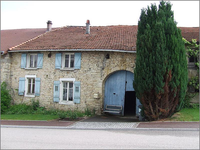 Ferme, élévation antérieure, ensemble trois quarts droit.