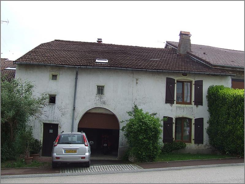 Ferme, élévation antérieure, ensemble trois quarts gauche.