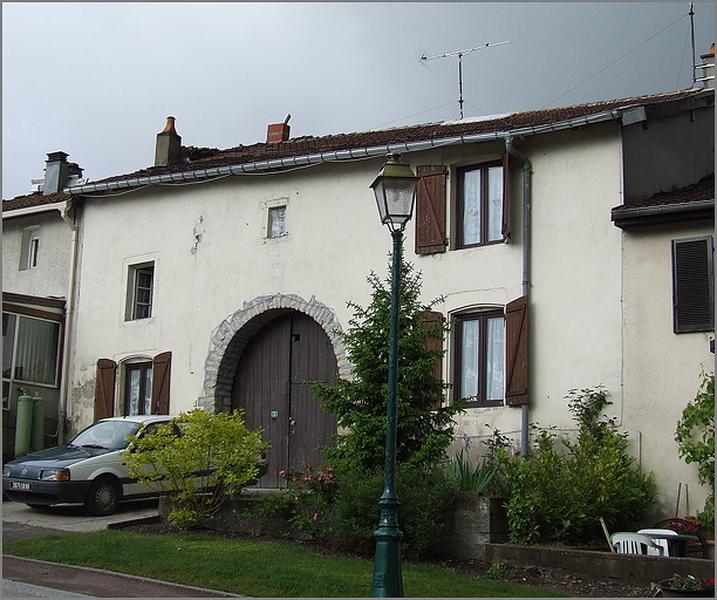 Ferme, élévation antérieure, ensemble trois quarts droit.