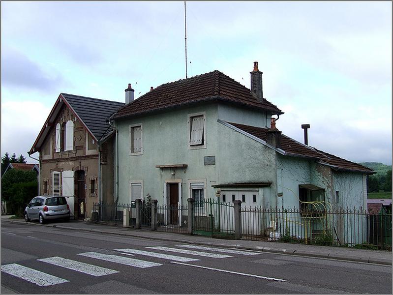 Maisons, élévation antérieure, ensemble trois quarts droit.
