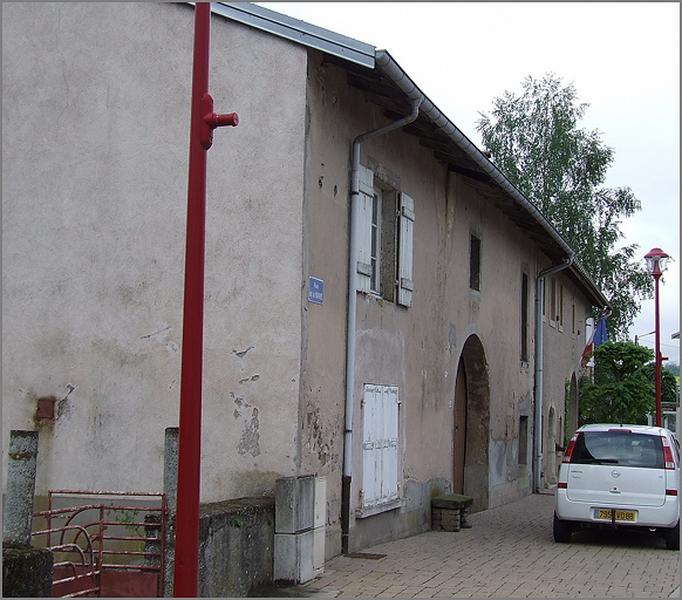 Ferme, élévation antérieure, ensemble trois quarts gauche.