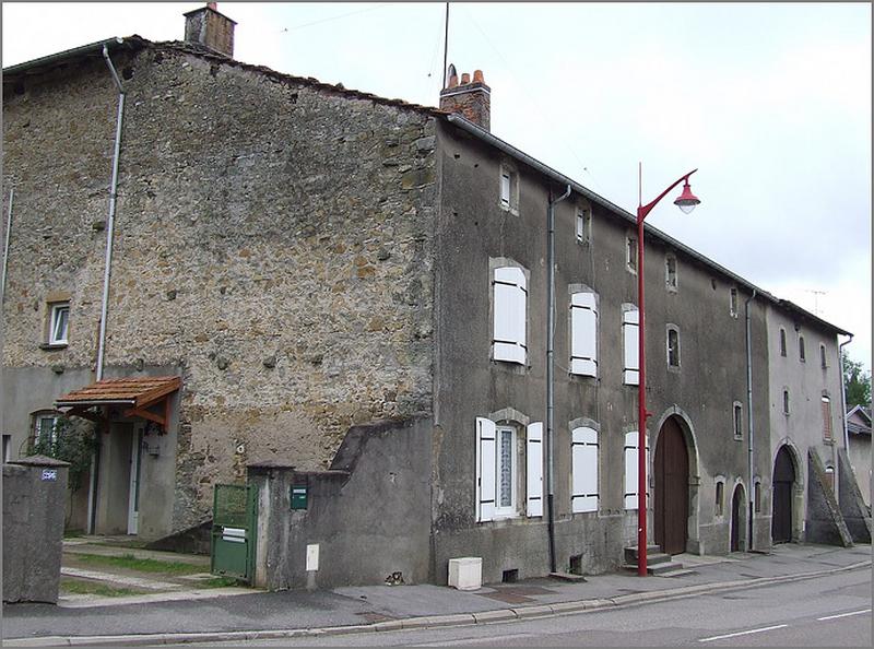 Ferme, élévation antérieure, ensemble trois quarts gauche.