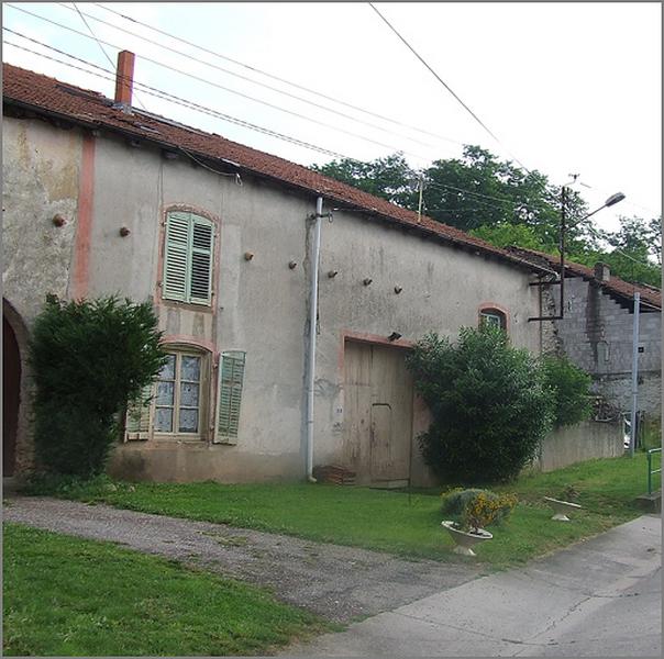 Ferme, élévation antérieure, ensemble trois quarts gauche.