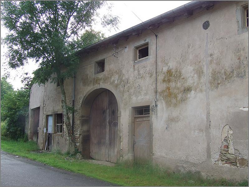 Ferme, élévation antérieure, ensemble trois quarts droit.