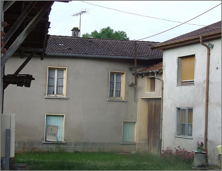 Ferme, élévation antérieure, ensemble trois quarts gauche.