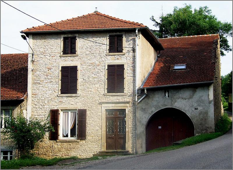 Ferme, élévation antérieure, ensemble trois quarts droit.