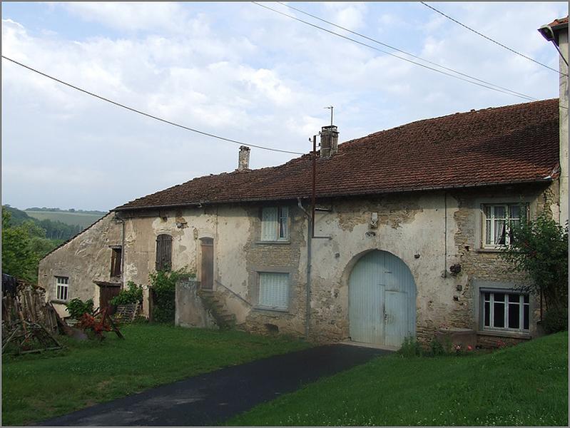 Ferme, élévation antérieure, ensemble trois quarts droit.