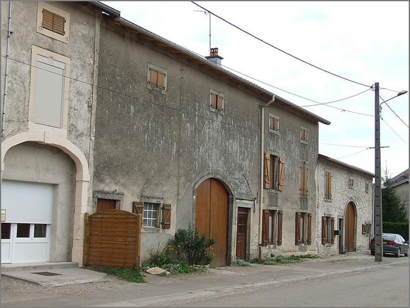 Ferme, élévation antérieure, ensemble trois quarts gauche.