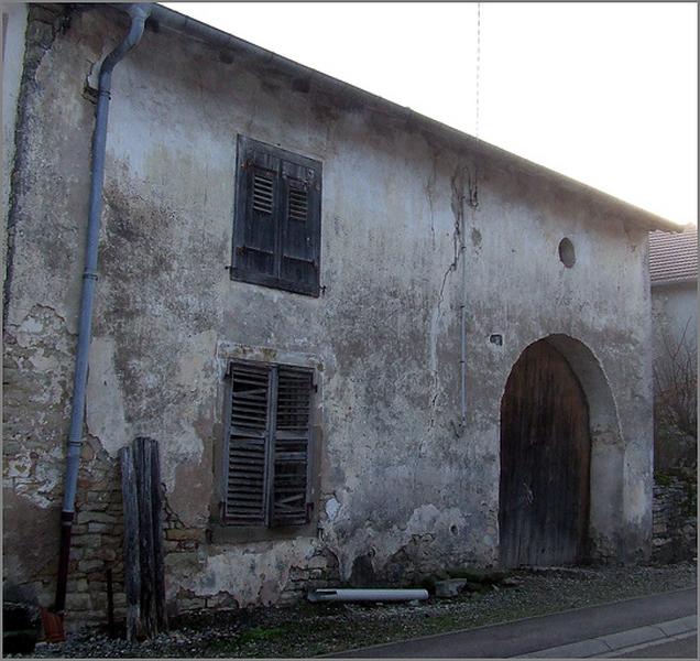 Ferme, élévation antérieure, ensemble trois quarts gauche.