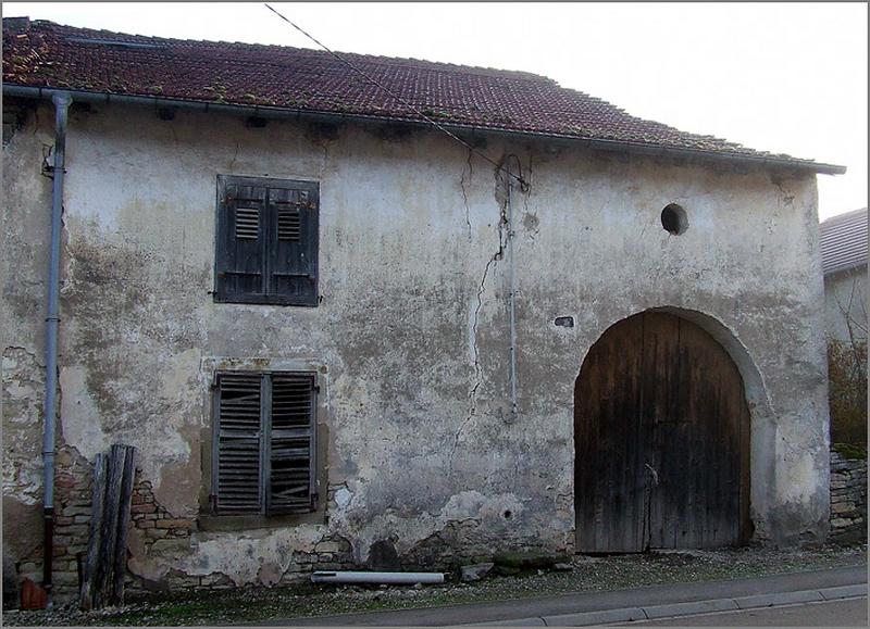 Ferme, élévation antérieure, ensemble trois quarts gauche.