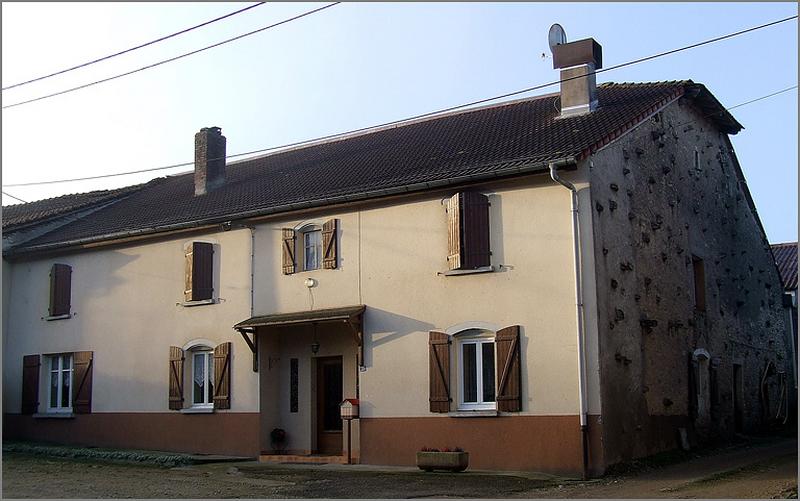 Ferme, élévation antérieure, ensemble trois quarts droit.
