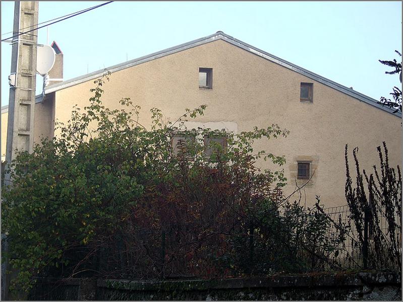Ferme, élévation latérale droite, détails des baies, ensemble trois quarts gauche.