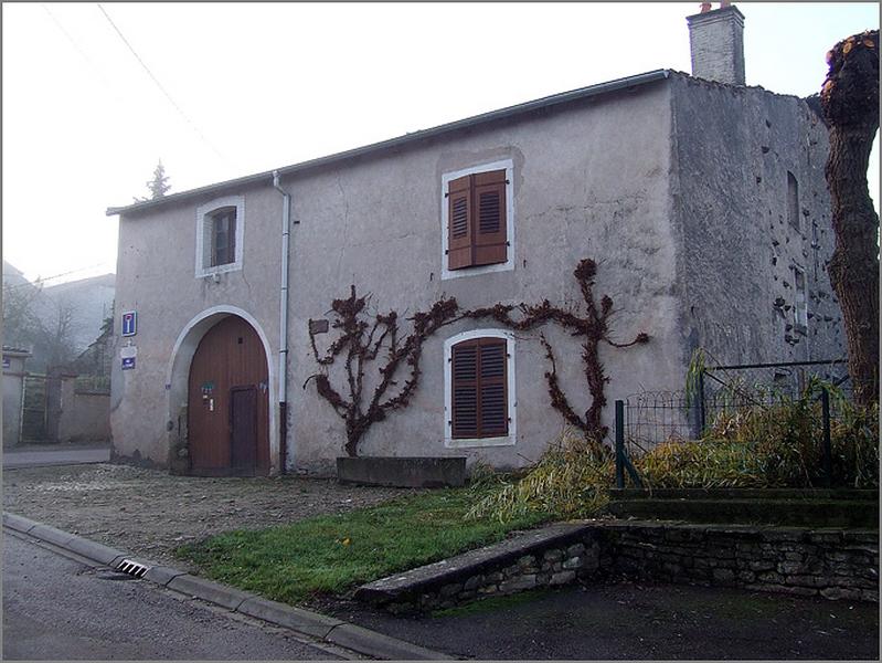 Ferme, élévation antérieure, ensemble trois quarts droit.