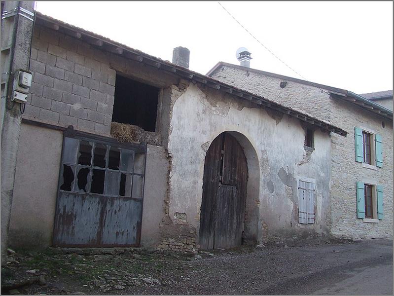 Ferme, élévation antérieure, ensemble trois quarts gauche.