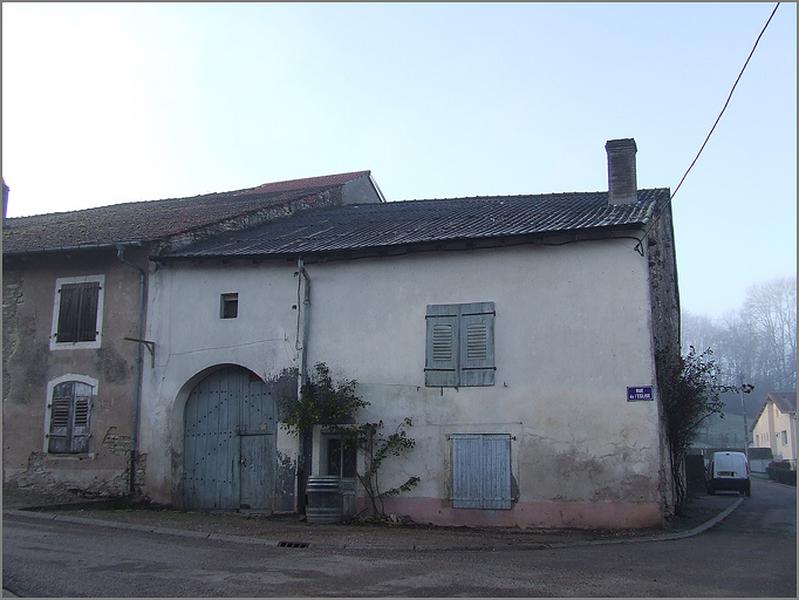 Ferme, élévation antérieure, ensemble trois quarts gauche.