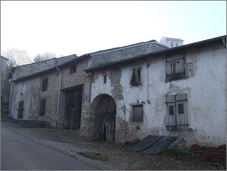 Ferme, élévation antérieure, ensemble trois quarts droit.