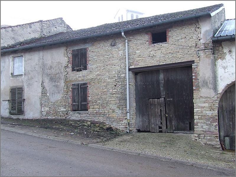 Ferme, élévation antérieure, ensemble trois quarts droit.